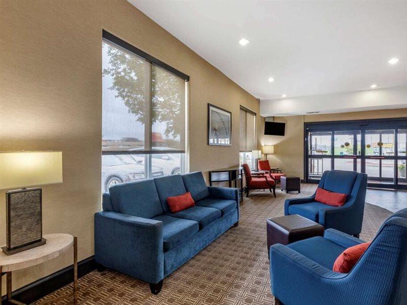 Comfort Suites West Dallas - Cockrell Hill Экстерьер фото