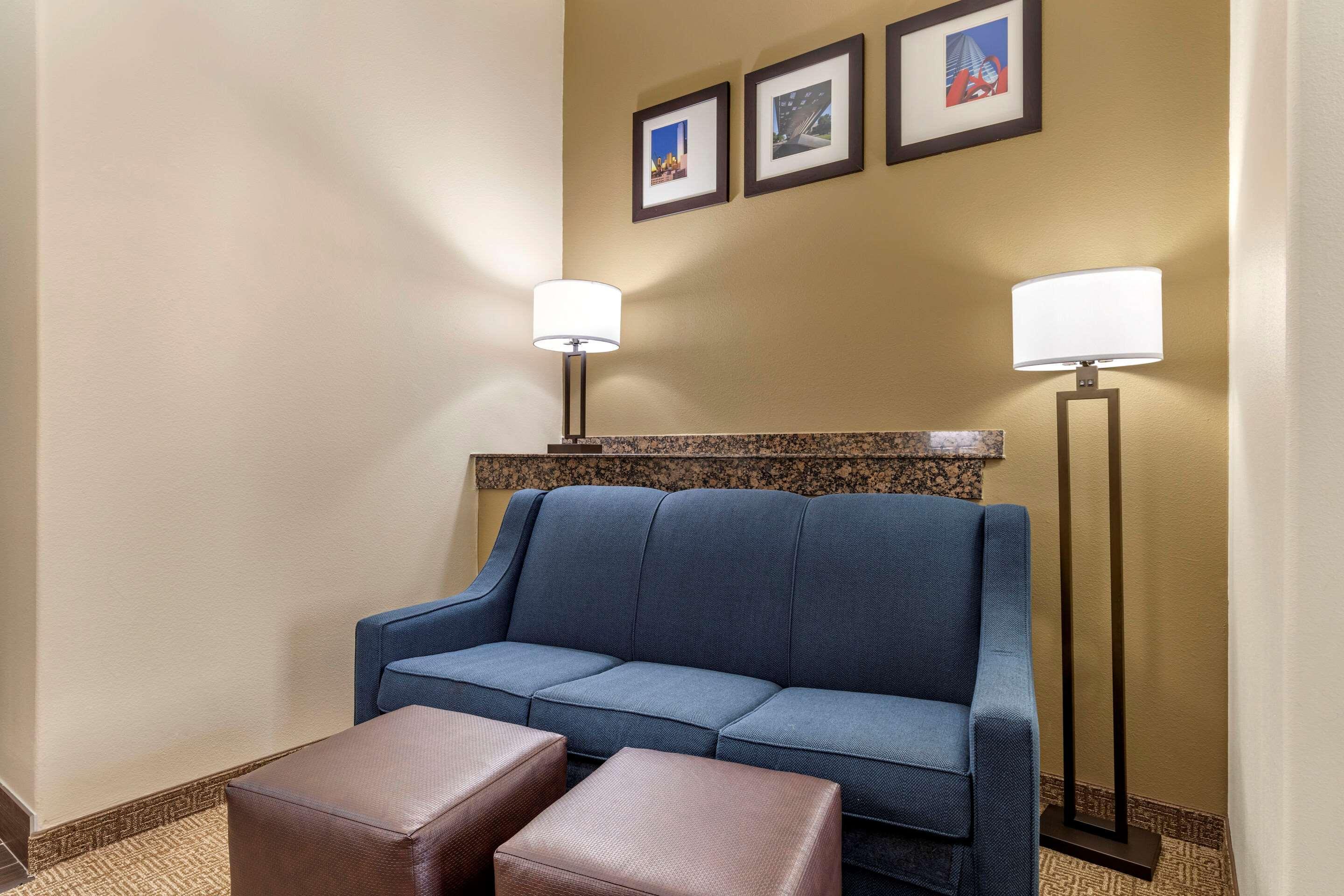 Comfort Suites West Dallas - Cockrell Hill Экстерьер фото