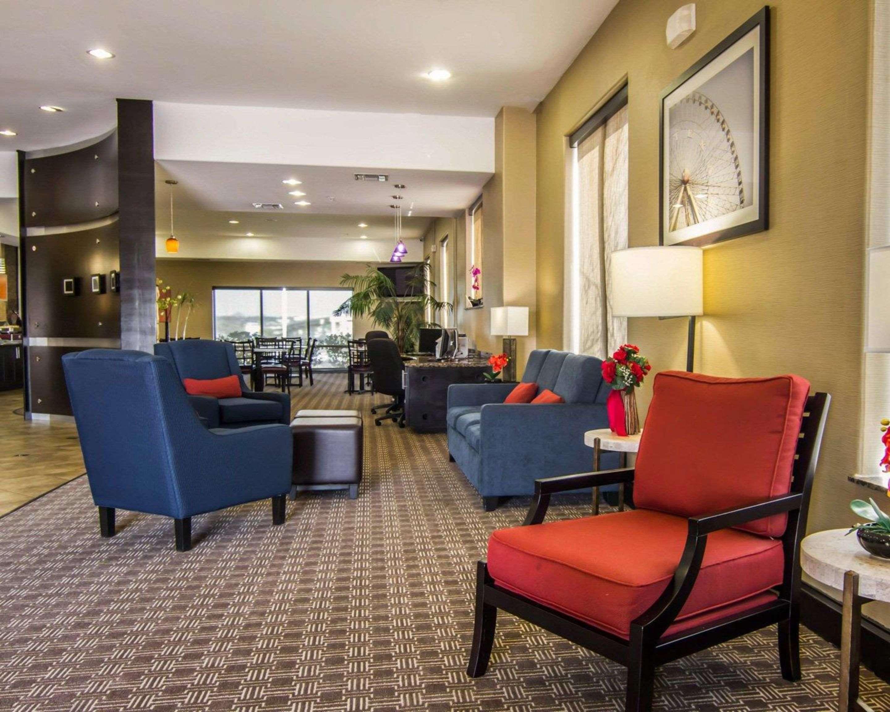 Comfort Suites West Dallas - Cockrell Hill Экстерьер фото