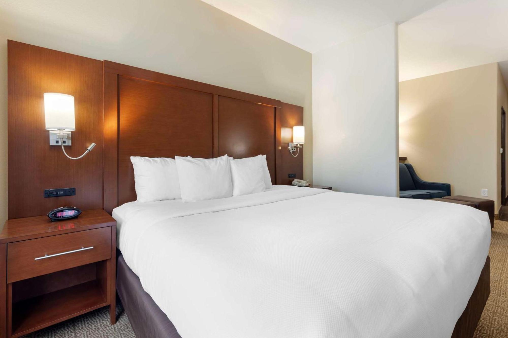 Comfort Suites West Dallas - Cockrell Hill Экстерьер фото