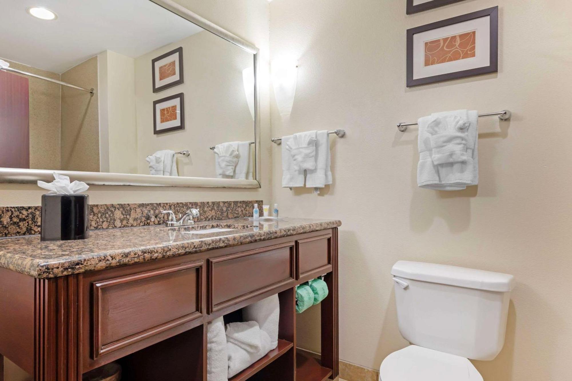 Comfort Suites West Dallas - Cockrell Hill Экстерьер фото